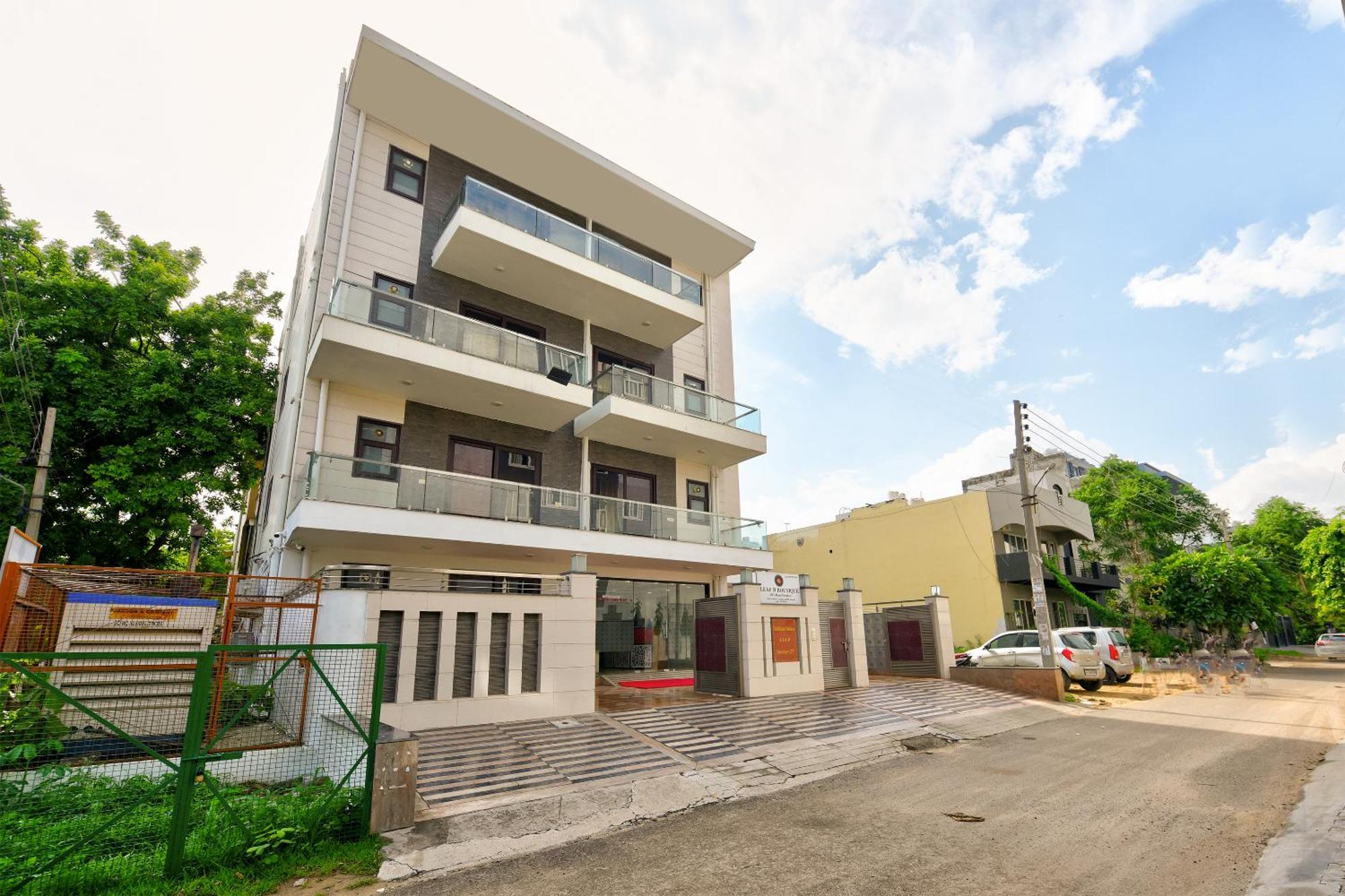 גורגאון Hotel Leaf 9 Boutique, Near Golf Course Road And Galleria Market מראה חיצוני תמונה