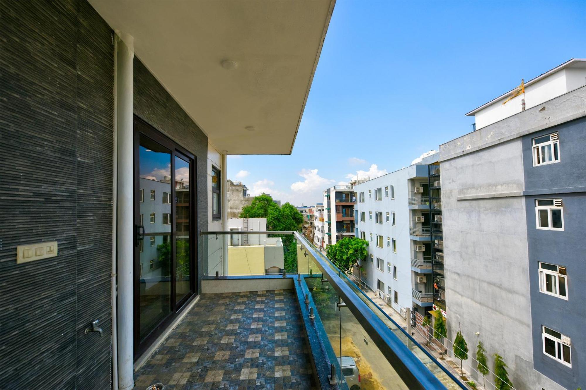 גורגאון Hotel Leaf 9 Boutique, Near Golf Course Road And Galleria Market מראה חיצוני תמונה