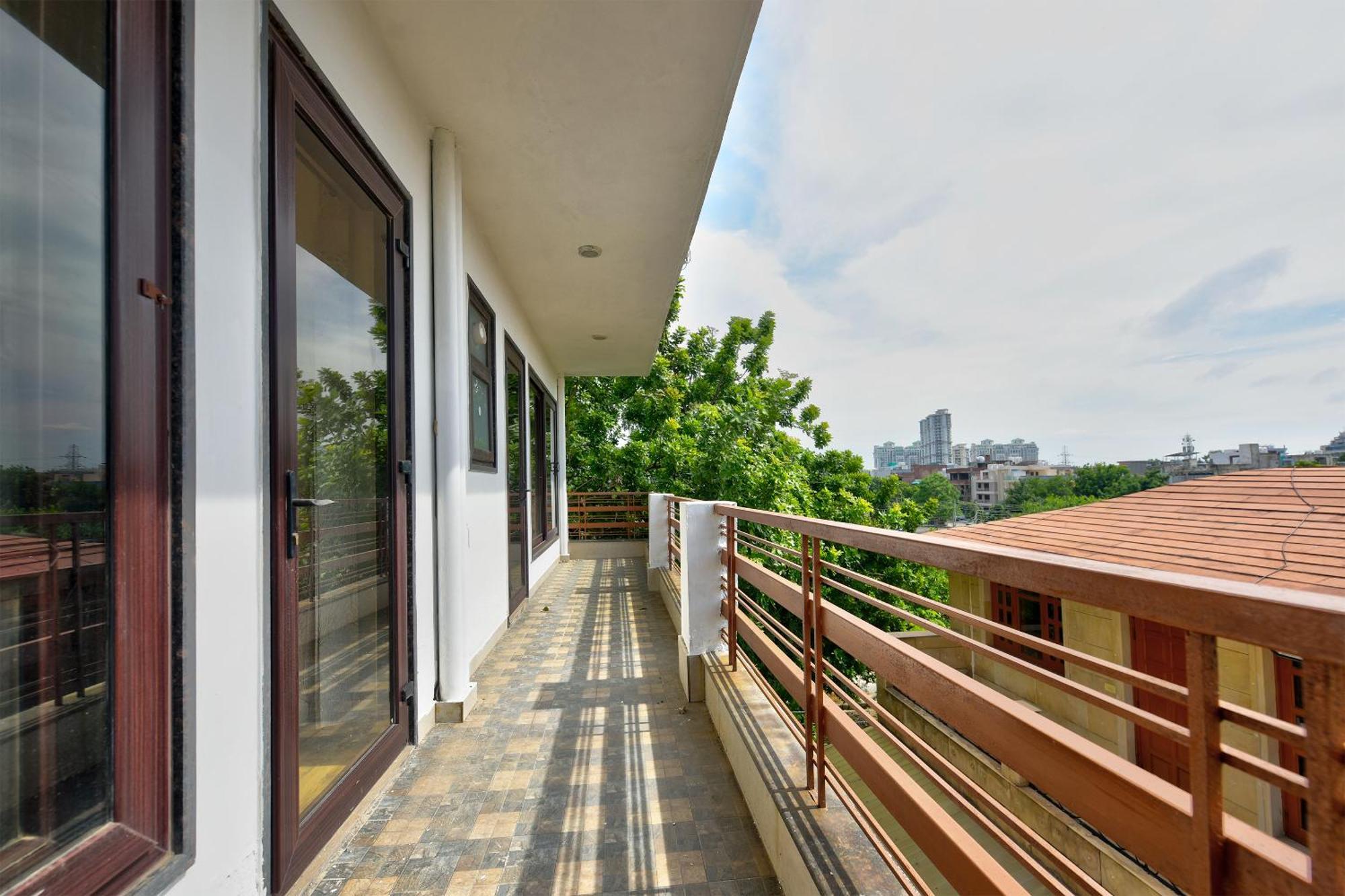 גורגאון Hotel Leaf 9 Boutique, Near Golf Course Road And Galleria Market מראה חיצוני תמונה