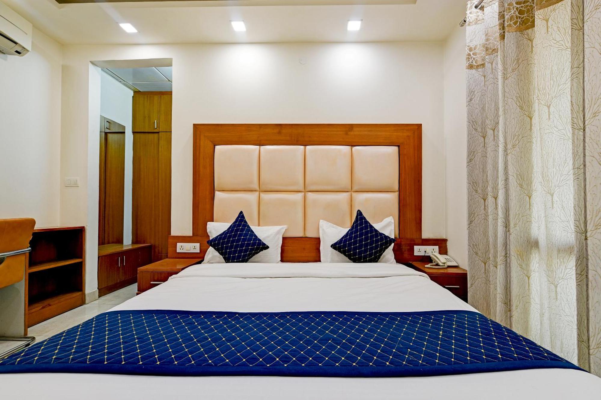 גורגאון Hotel Leaf 9 Boutique, Near Golf Course Road And Galleria Market מראה חיצוני תמונה