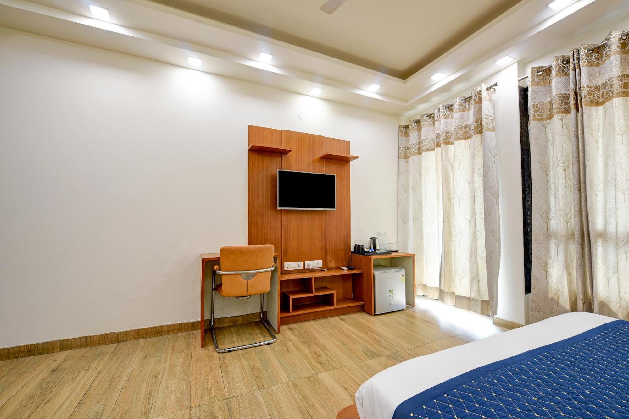 גורגאון Hotel Leaf 9 Boutique, Near Golf Course Road And Galleria Market מראה חיצוני תמונה