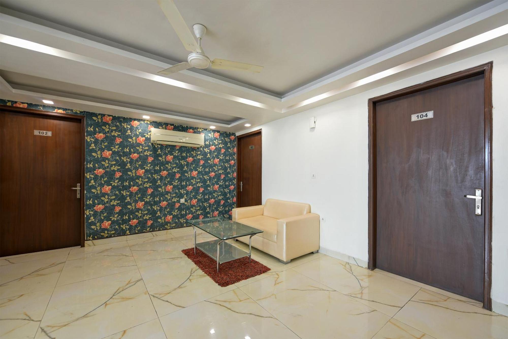 גורגאון Hotel Leaf 9 Boutique, Near Golf Course Road And Galleria Market מראה חיצוני תמונה