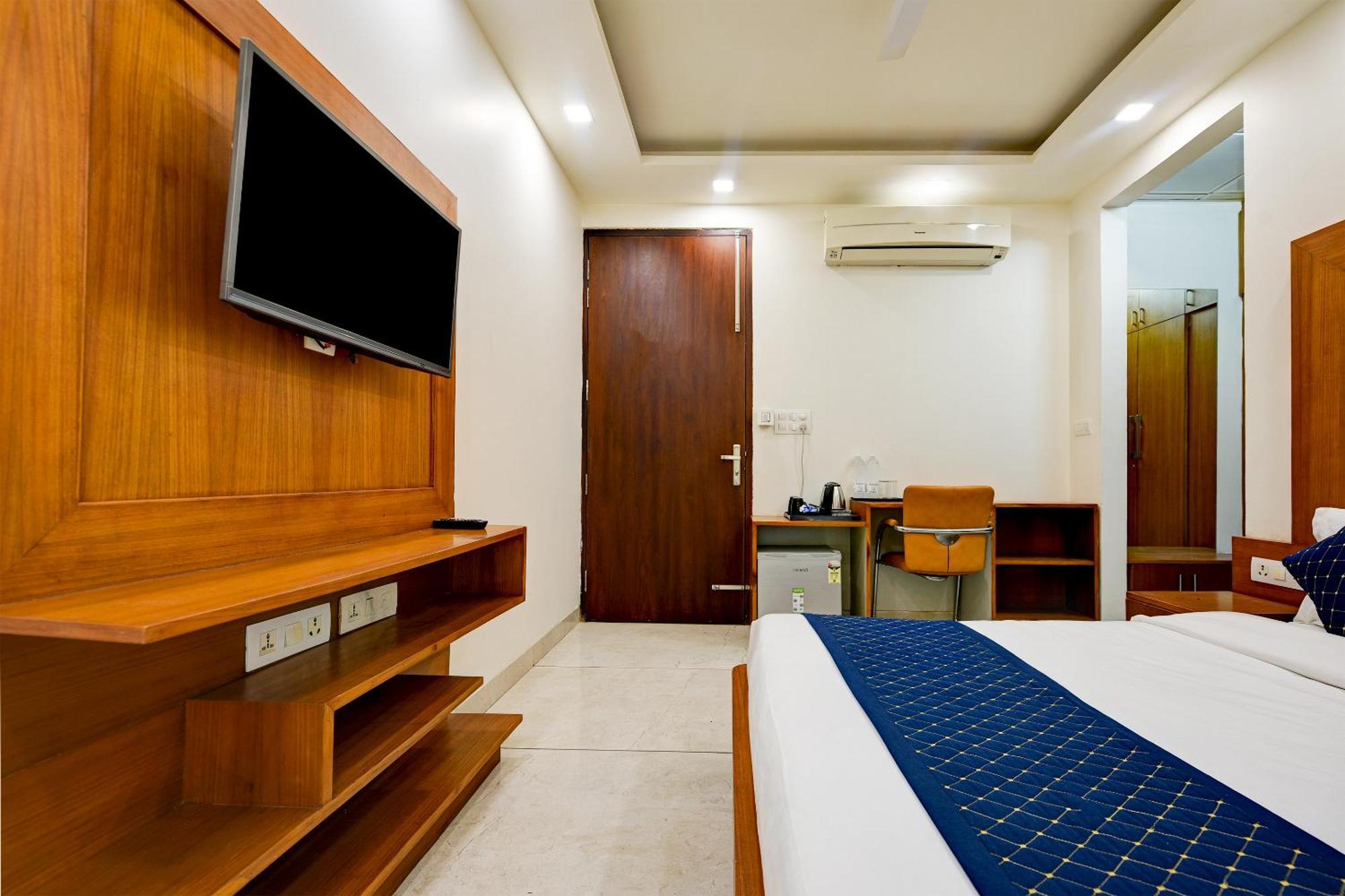 גורגאון Hotel Leaf 9 Boutique, Near Golf Course Road And Galleria Market מראה חיצוני תמונה