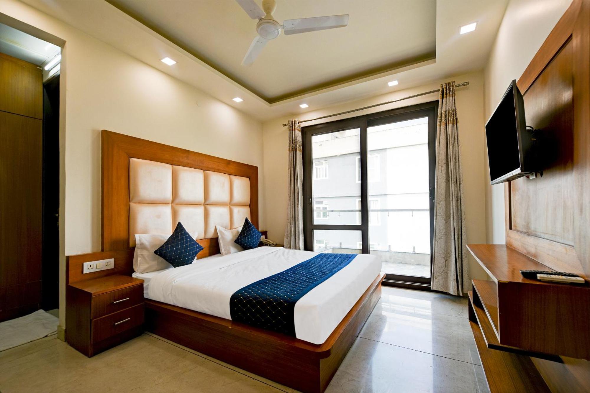 גורגאון Hotel Leaf 9 Boutique, Near Golf Course Road And Galleria Market מראה חיצוני תמונה