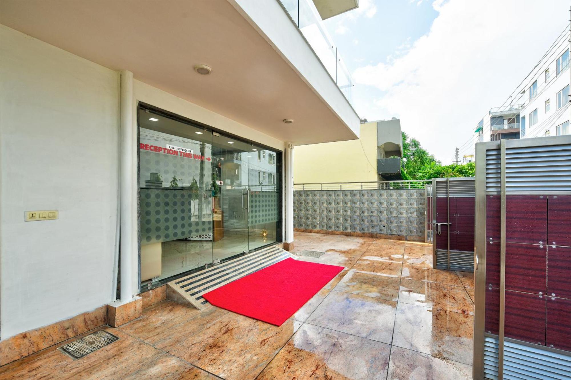 גורגאון Hotel Leaf 9 Boutique, Near Golf Course Road And Galleria Market מראה חיצוני תמונה