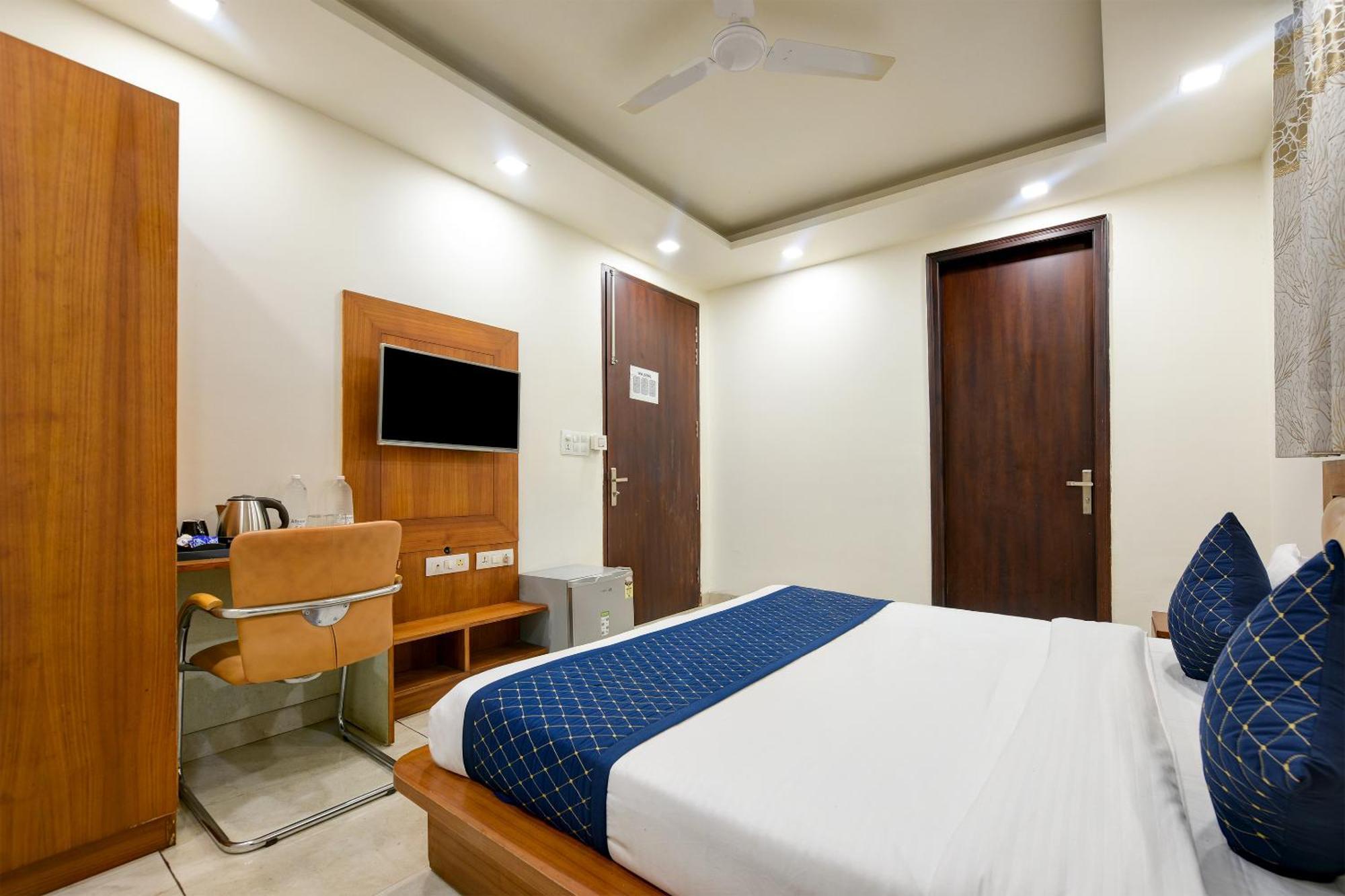 גורגאון Hotel Leaf 9 Boutique, Near Golf Course Road And Galleria Market מראה חיצוני תמונה