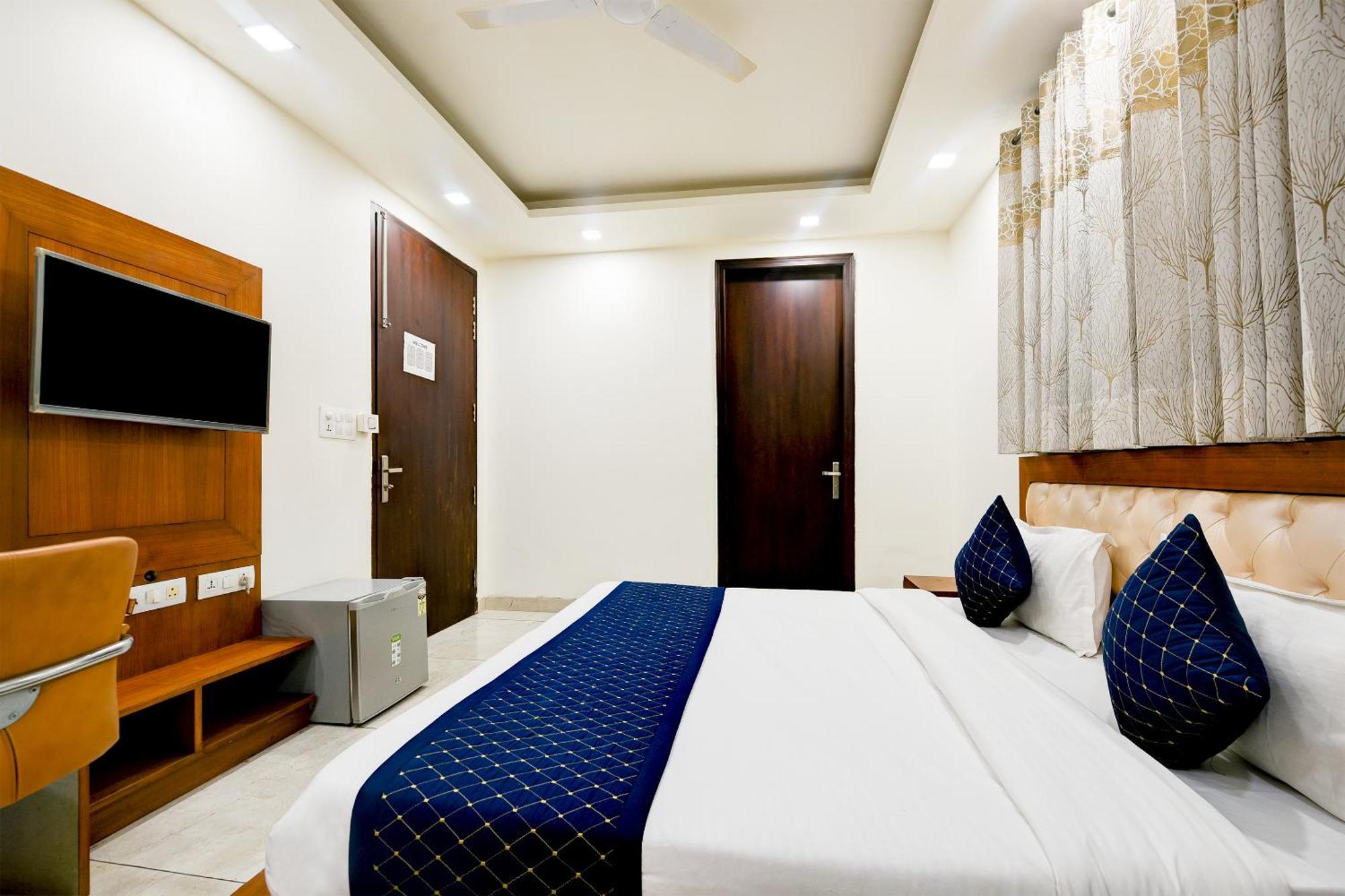 גורגאון Hotel Leaf 9 Boutique, Near Golf Course Road And Galleria Market מראה חיצוני תמונה