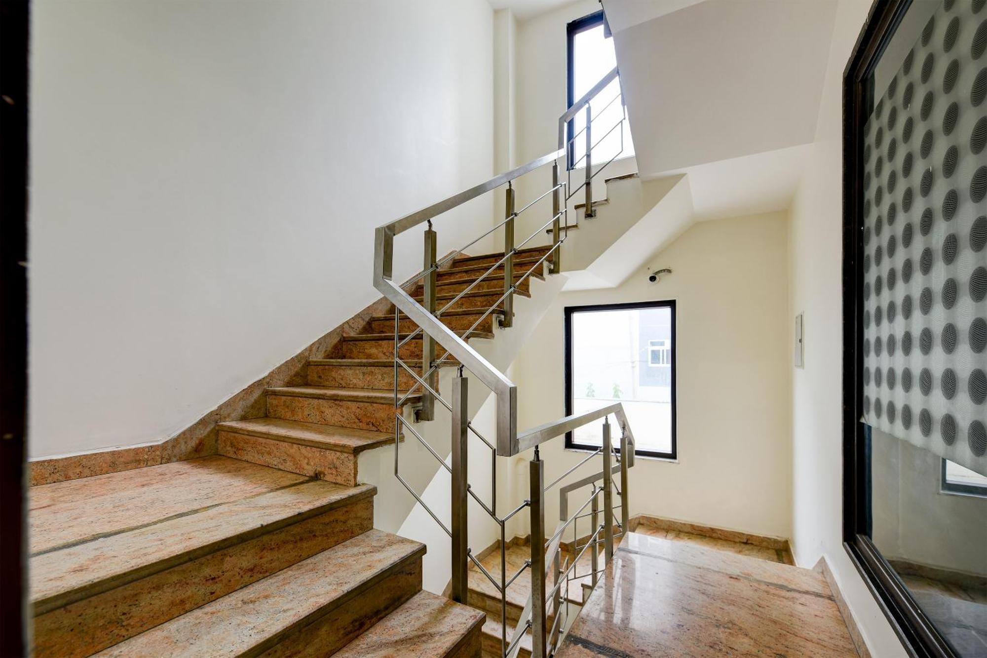 גורגאון Hotel Leaf 9 Boutique, Near Golf Course Road And Galleria Market מראה חיצוני תמונה