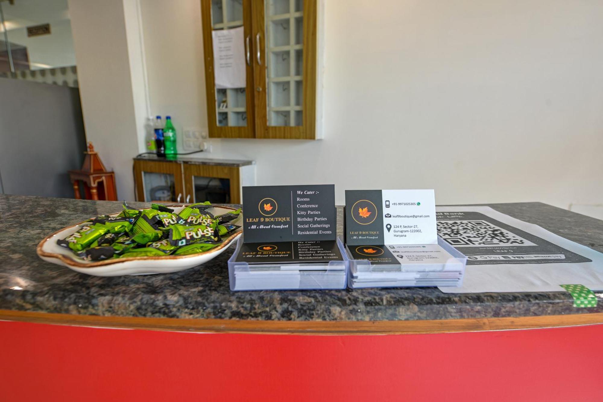 גורגאון Hotel Leaf 9 Boutique, Near Golf Course Road And Galleria Market מראה חיצוני תמונה