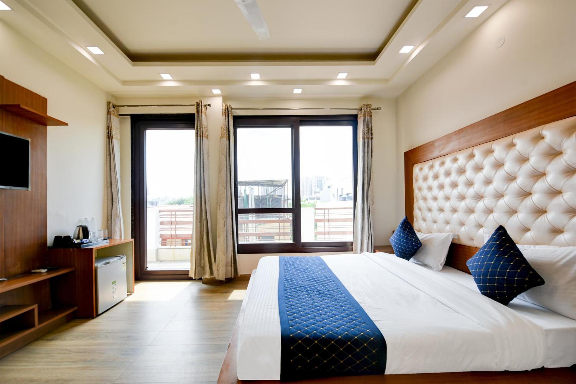 גורגאון Hotel Leaf 9 Boutique, Near Golf Course Road And Galleria Market מראה חיצוני תמונה