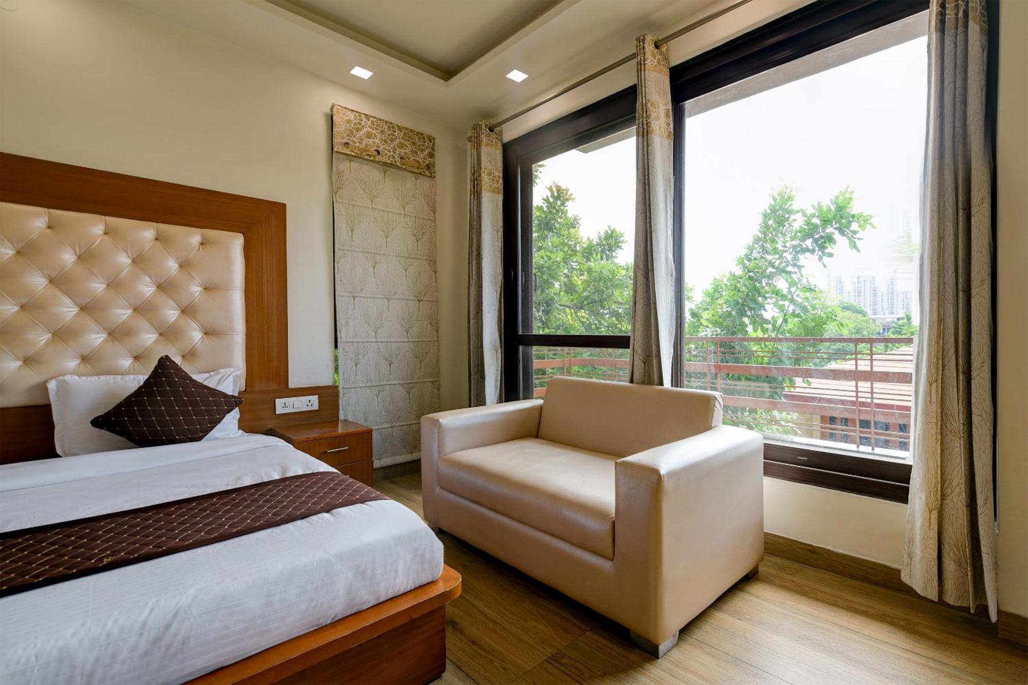 גורגאון Hotel Leaf 9 Boutique, Near Golf Course Road And Galleria Market מראה חיצוני תמונה