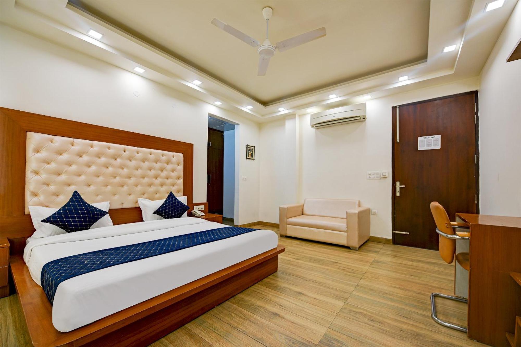 גורגאון Hotel Leaf 9 Boutique, Near Golf Course Road And Galleria Market מראה חיצוני תמונה