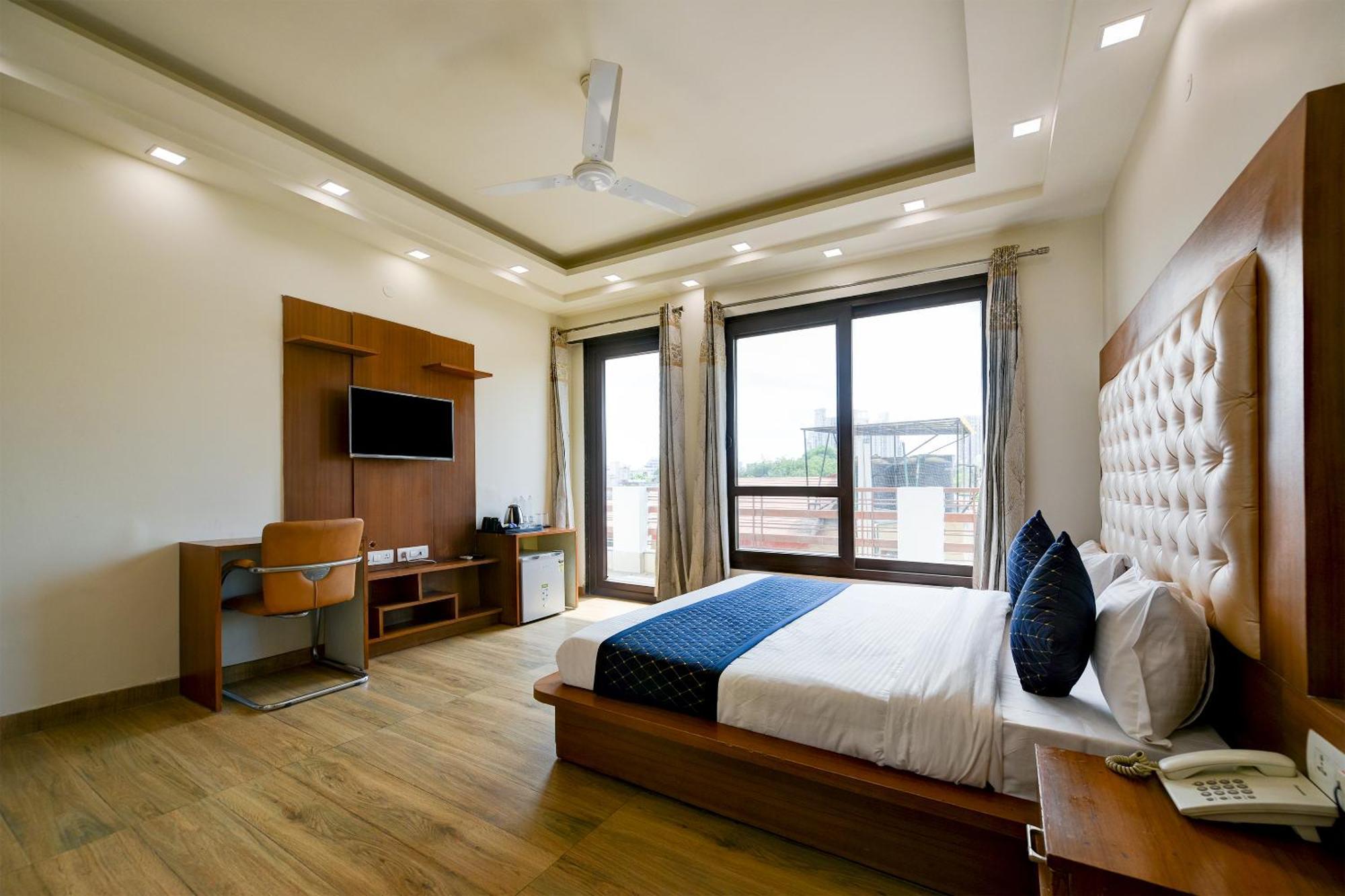 גורגאון Hotel Leaf 9 Boutique, Near Golf Course Road And Galleria Market מראה חיצוני תמונה
