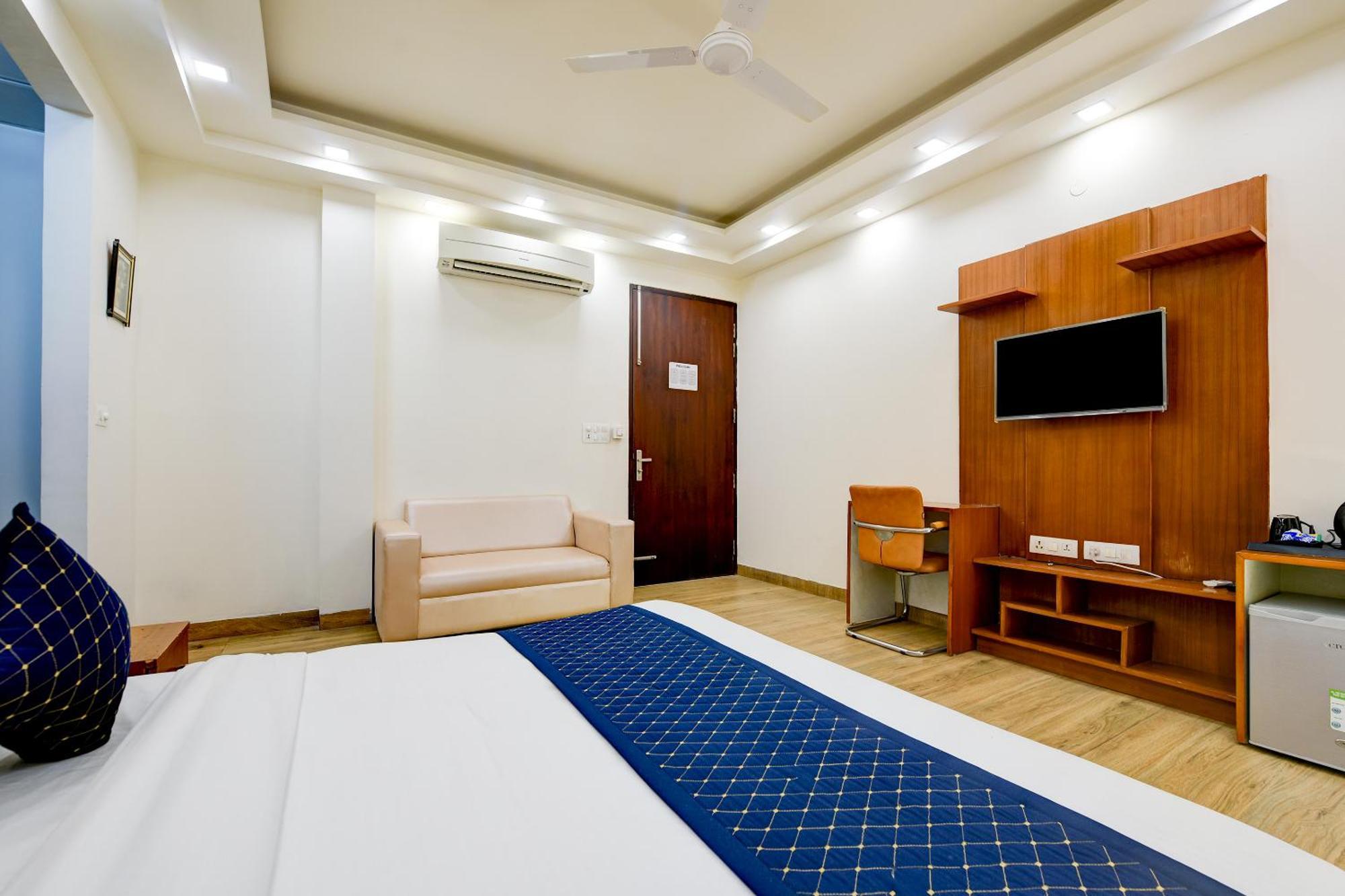 גורגאון Hotel Leaf 9 Boutique, Near Golf Course Road And Galleria Market מראה חיצוני תמונה